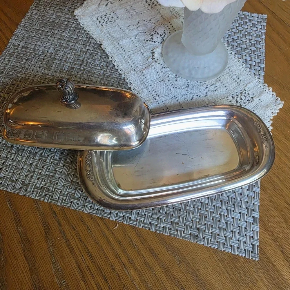 Vintage Rogers Exquisite 4687 Silverplate covered Butter Dish Ornate Floral
